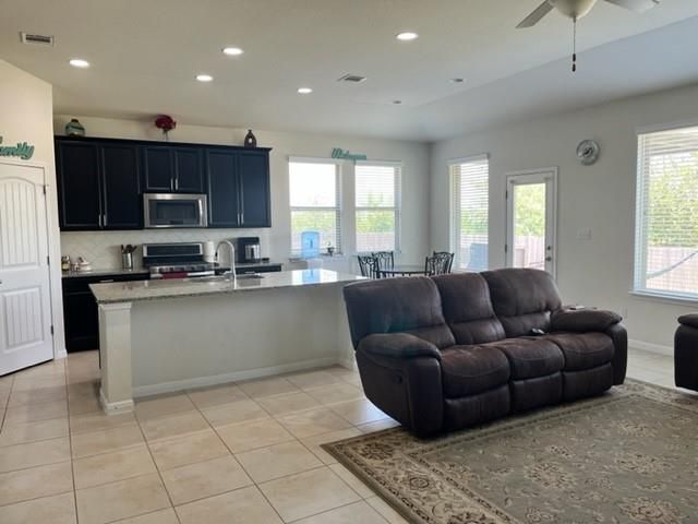 936 Myrna BND, Leander, TX 78641