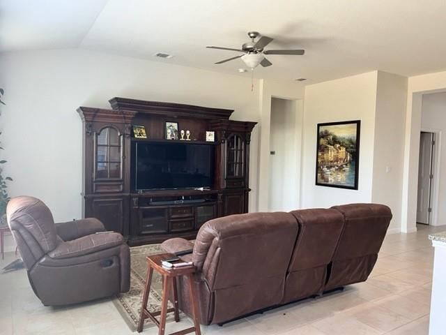 936 Myrna BND, Leander, TX 78641