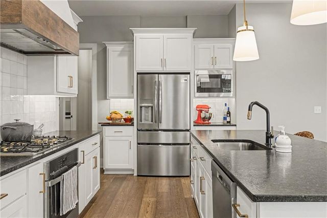 13401 W 174th Place, Overland Park, KS 66221