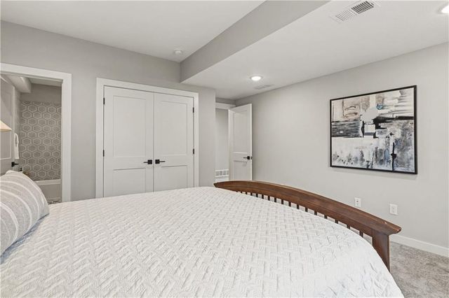 13401 W 174th Place, Overland Park, KS 66221