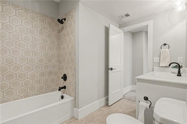 13401 W 174th Place, Overland Park, KS 66221