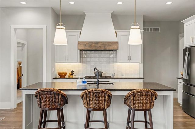 13401 W 174th Place, Overland Park, KS 66221