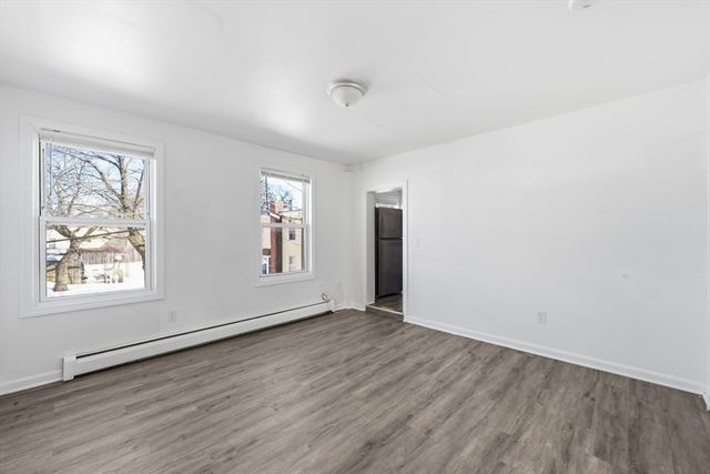 5 Floyd St, Lowell, MA 01852