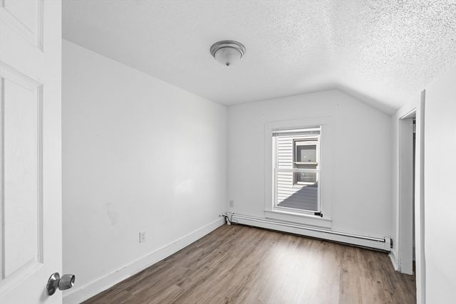 5 Floyd St, Lowell, MA 01852