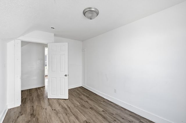 5 Floyd St, Lowell, MA 01852