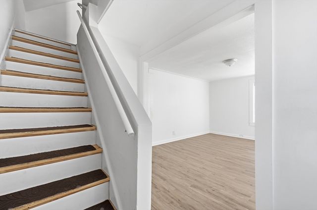 5 Floyd St, Lowell, MA 01852