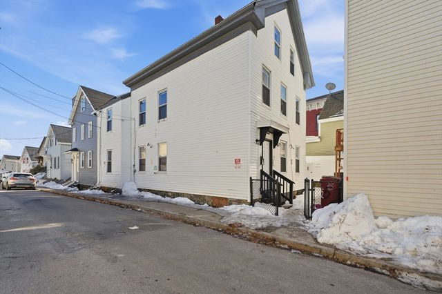 5 Floyd St, Lowell, MA 01852