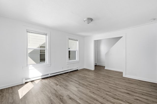 5 Floyd St, Lowell, MA 01852