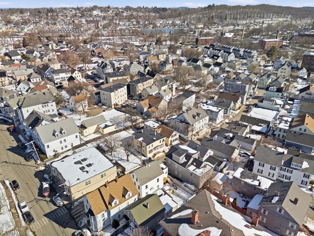 5 Floyd St, Lowell, MA 01852