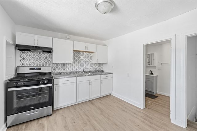 5 Floyd St, Lowell, MA 01852