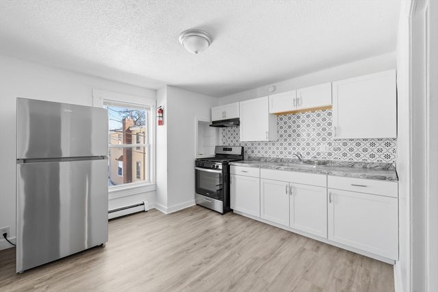 5 Floyd St, Lowell, MA 01852