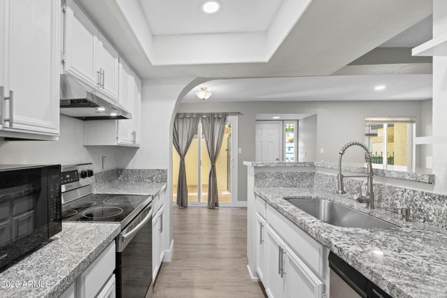 792 E EUGIE Avenue, Phoenix, AZ 85022