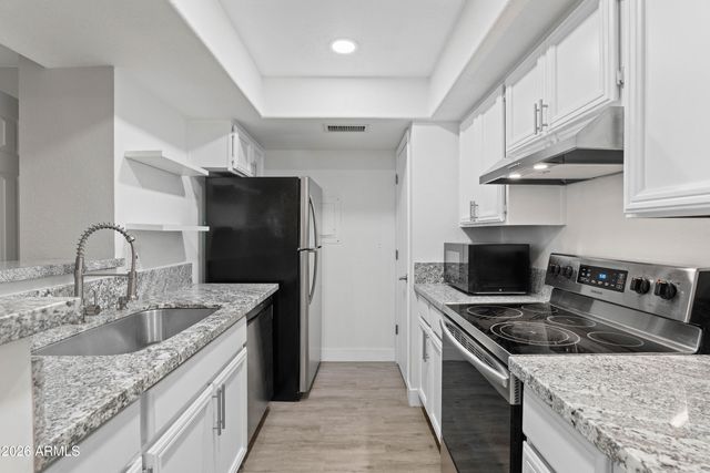 792 E EUGIE Avenue, Phoenix, AZ 85022