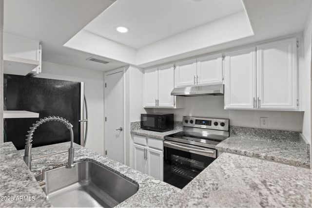 792 E EUGIE Avenue, Phoenix, AZ 85022