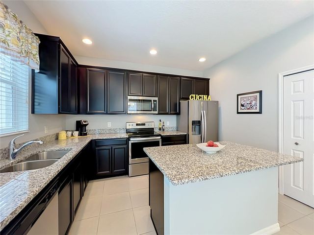 1196 E 10TH STREET, Apopka, FL 32703