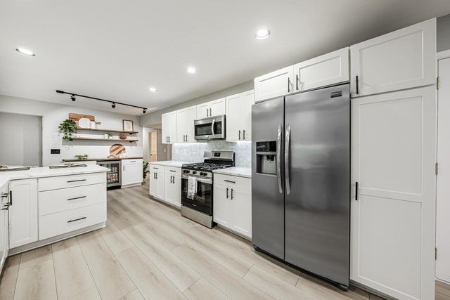 2410 Camelot DRIVE, Brookfield, WI 53045