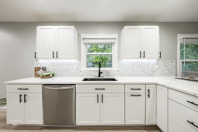 2410 Camelot DRIVE, Brookfield, WI 53045