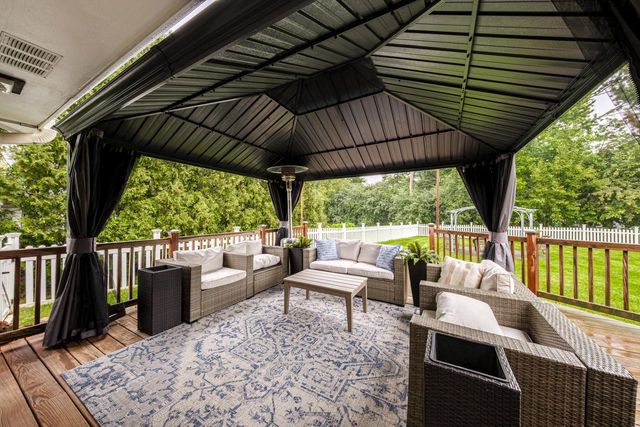 2410 Camelot DRIVE, Brookfield, WI 53045