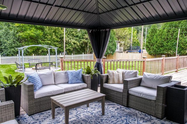 2410 Camelot DRIVE, Brookfield, WI 53045