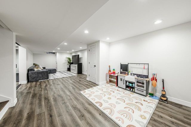 2410 Camelot DRIVE, Brookfield, WI 53045