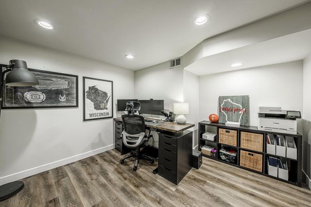 2410 Camelot DRIVE, Brookfield, WI 53045