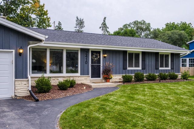 2410 Camelot DRIVE, Brookfield, WI 53045