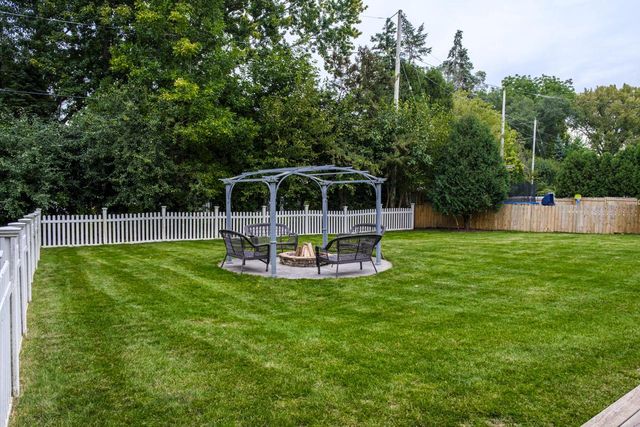 2410 Camelot DRIVE, Brookfield, WI 53045