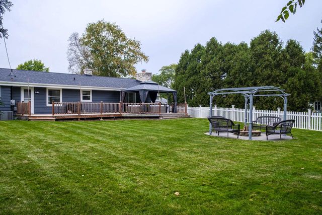 2410 Camelot DRIVE, Brookfield, WI 53045