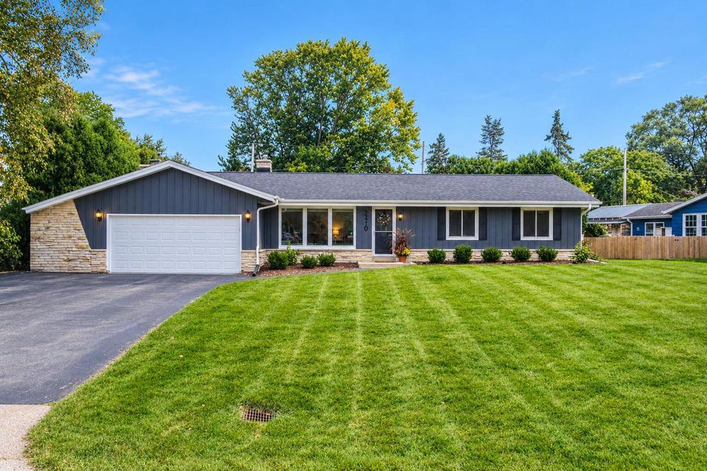 2410 Camelot DRIVE, Brookfield, WI 53045