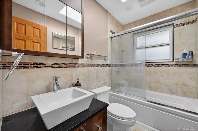 1 Peppermill Road, Roslyn, NY 11576