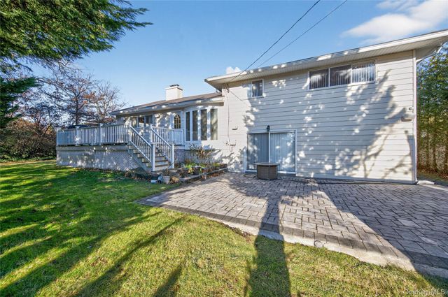 1 Peppermill Road, Roslyn, NY 11576