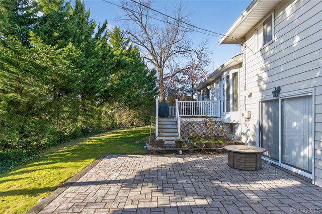 1 Peppermill Road, Roslyn, NY 11576