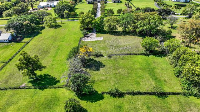 10245 La Reina Road, Delray Beach, FL 33446