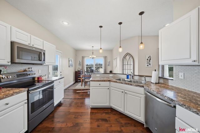 907 S 25th Street, Beatrice, NE 68310