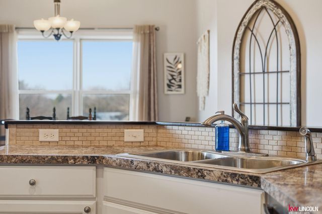 907 S 25th Street, Beatrice, NE 68310