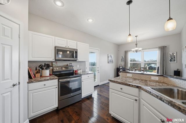 907 S 25th Street, Beatrice, NE 68310