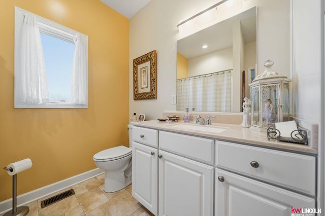 907 S 25th Street, Beatrice, NE 68310