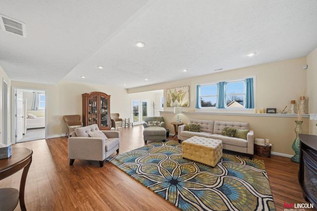 907 S 25th Street, Beatrice, NE 68310