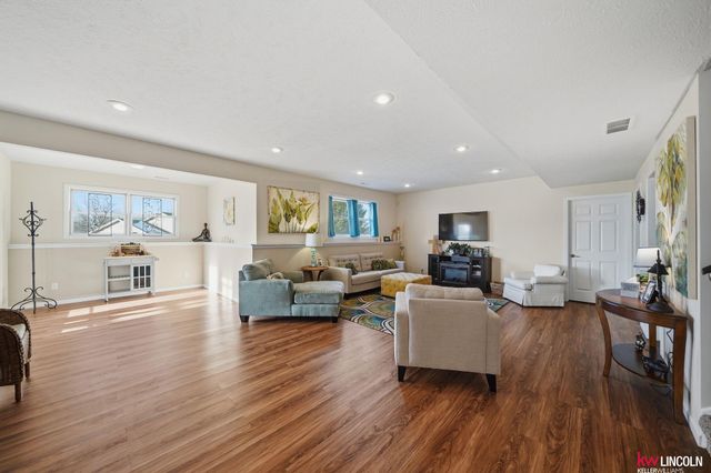 907 S 25th Street, Beatrice, NE 68310