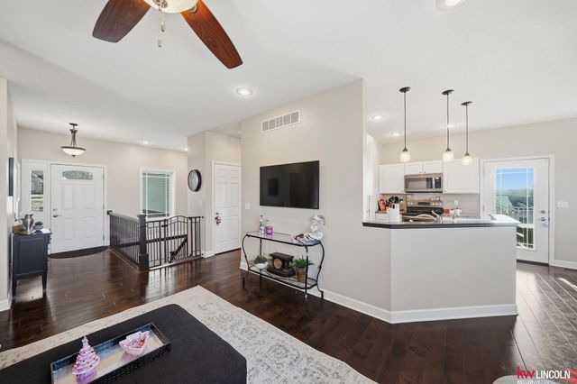 907 S 25th Street, Beatrice, NE 68310