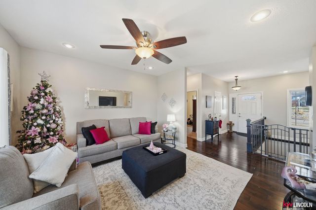 907 S 25th Street, Beatrice, NE 68310