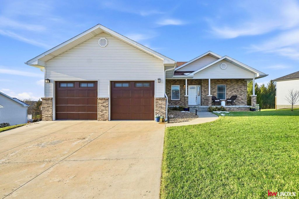 907 S 25th Street, Beatrice, NE 68310