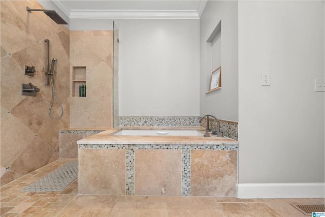 2048 GLEN EAGLE LANE, Birmingham, AL 35242