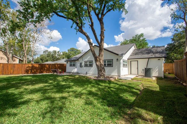 1120 Mobile Drive, Pasadena, TX 77506