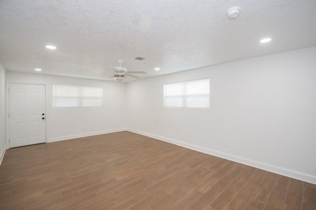 1120 Mobile Drive, Pasadena, TX 77506