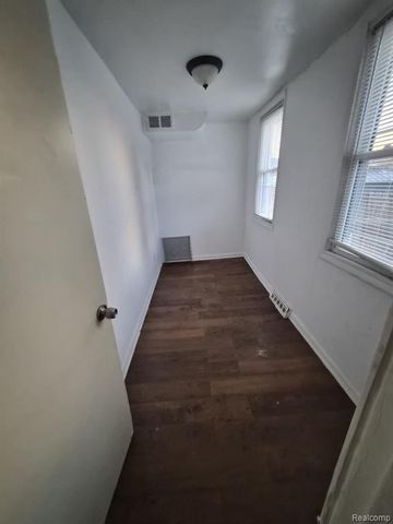 7092 Meadow Avenue, Warren, MI 48091