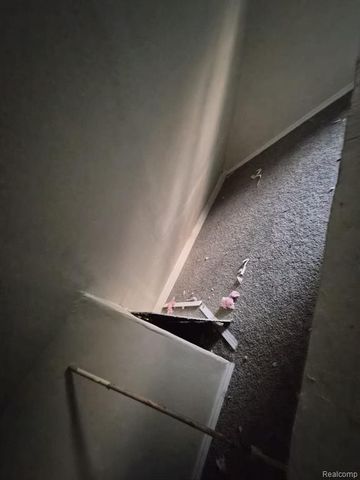 7092 Meadow Avenue, Warren, MI 48091