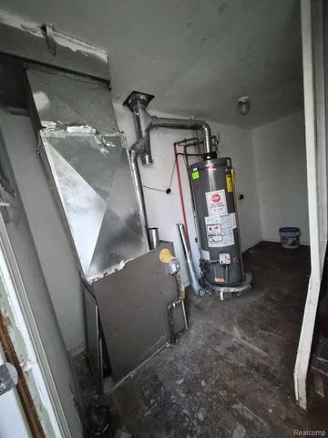 7092 Meadow Avenue, Warren, MI 48091