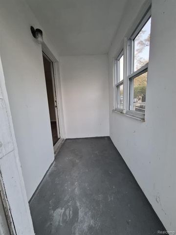 7092 Meadow Avenue, Warren, MI 48091