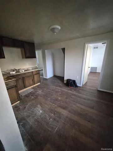 7092 Meadow Avenue, Warren, MI 48091